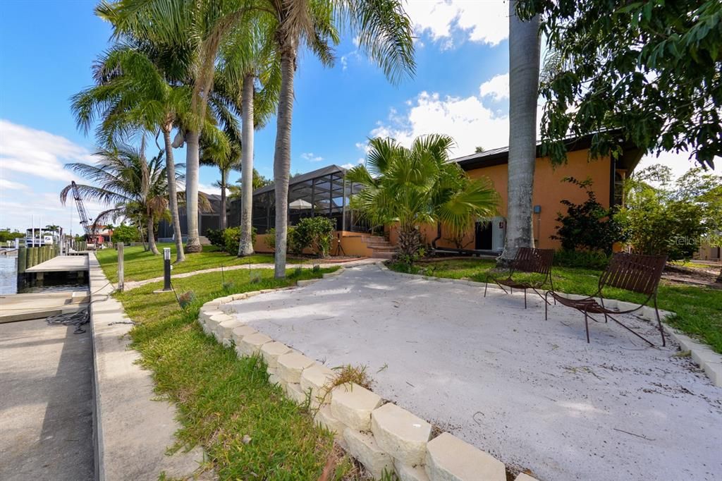 Activo con contrato: $764,000 (3 camas, 2 baños, 2235 Pies cuadrados)