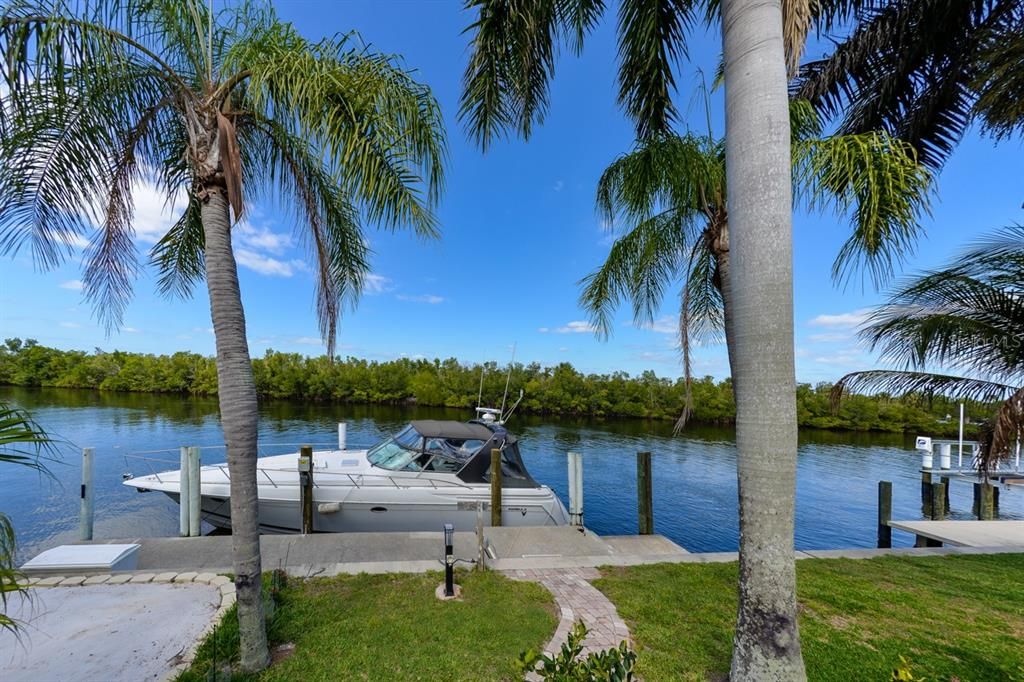 Activo con contrato: $764,000 (3 camas, 2 baños, 2235 Pies cuadrados)