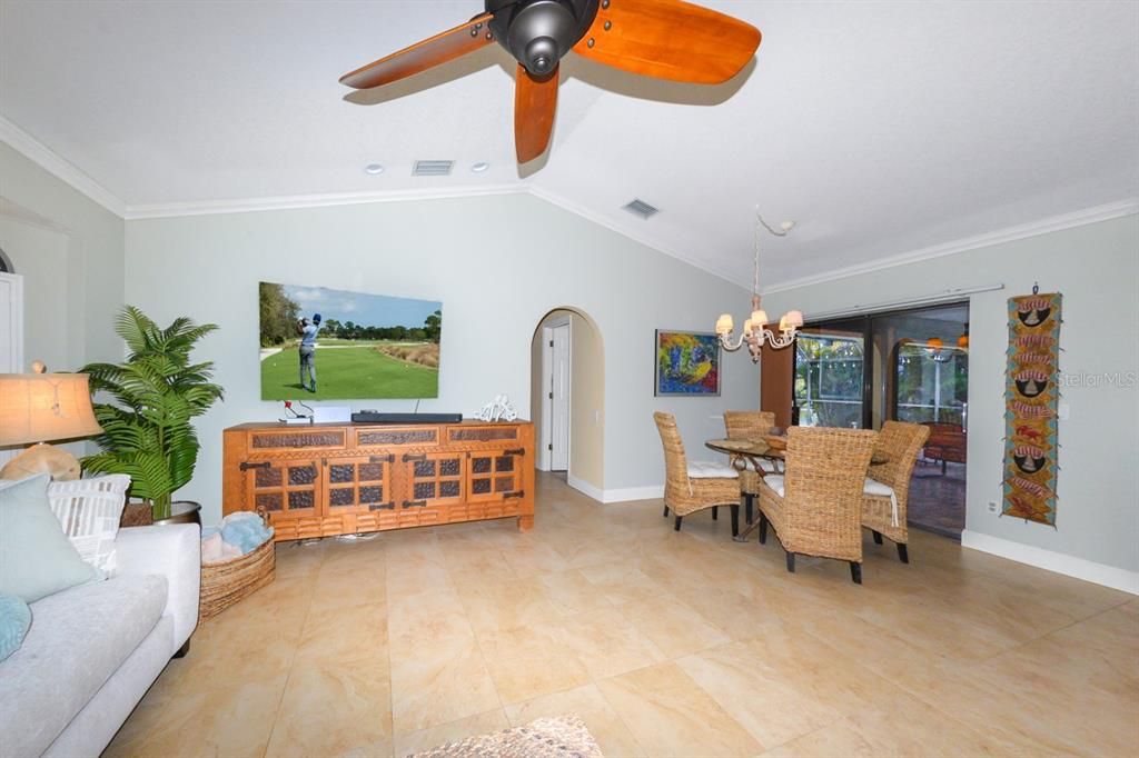 Activo con contrato: $764,000 (3 camas, 2 baños, 2235 Pies cuadrados)