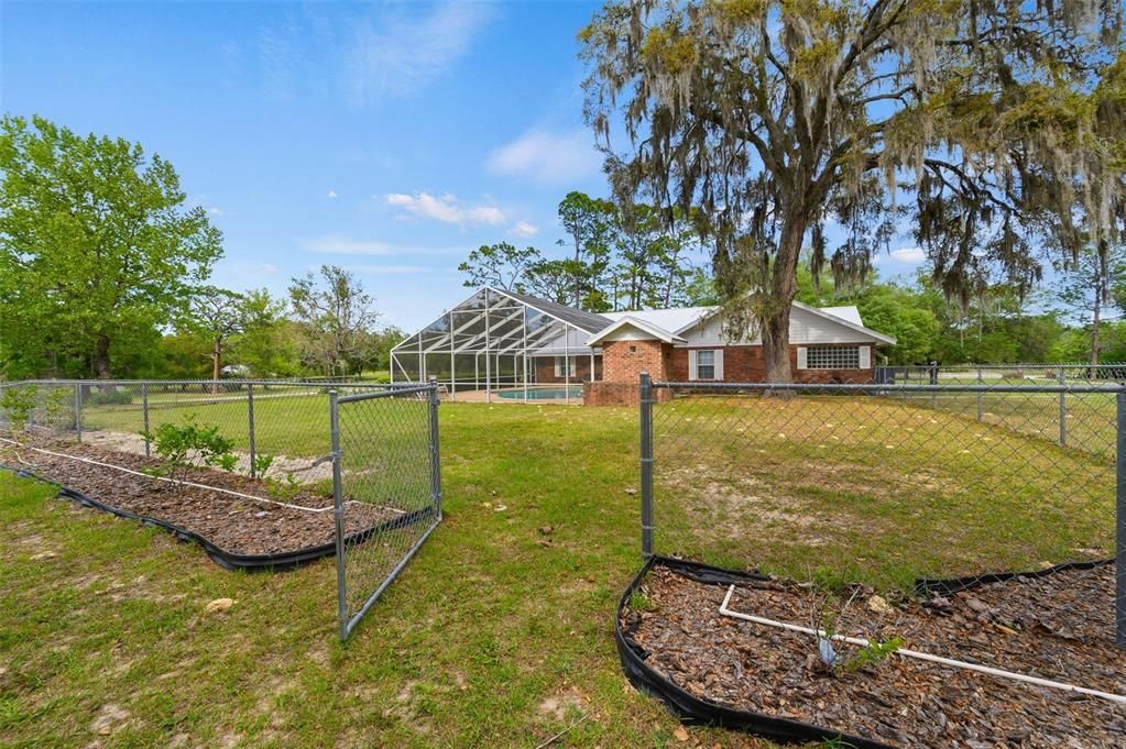 For Sale: $650,000 (3 beds, 4 baths, 2272 Square Feet)