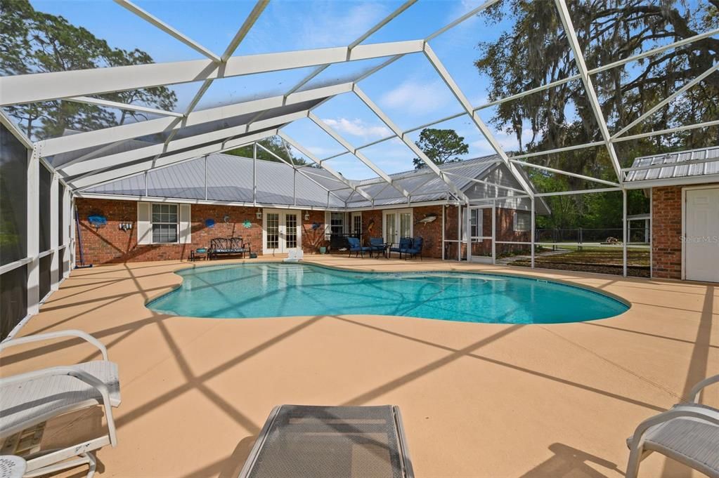 For Sale: $650,000 (3 beds, 4 baths, 2272 Square Feet)