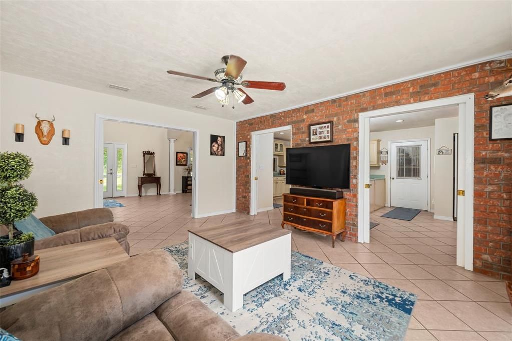 For Sale: $650,000 (3 beds, 4 baths, 2272 Square Feet)