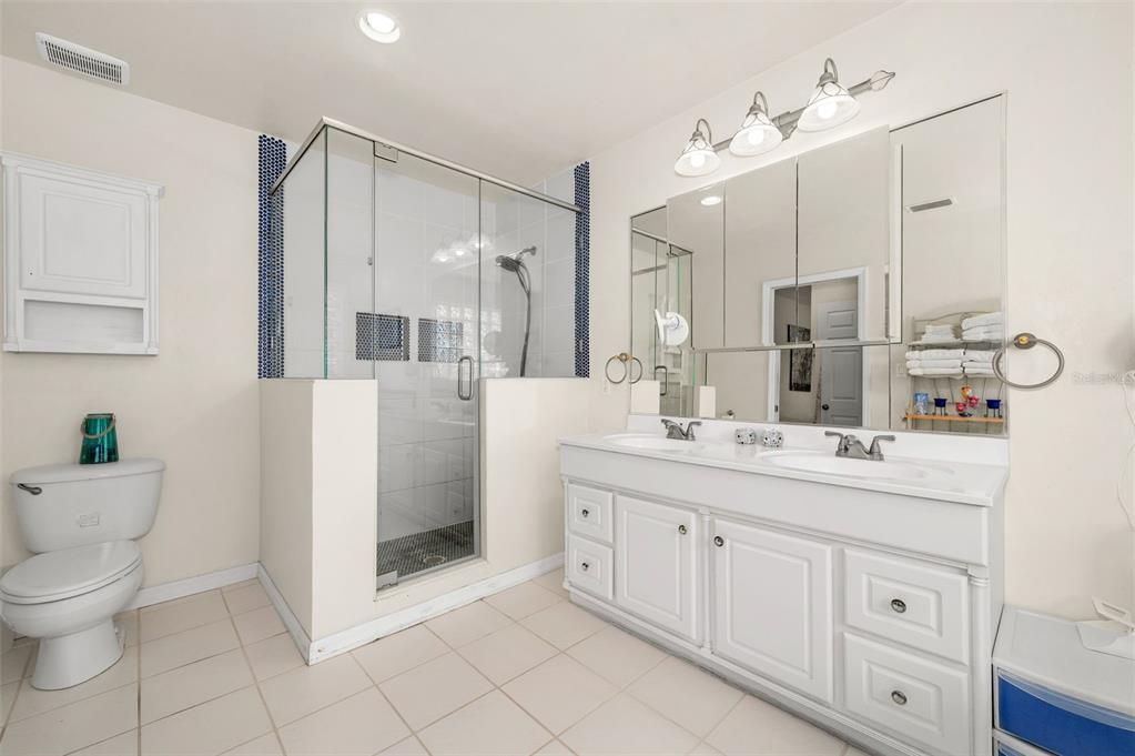 For Sale: $650,000 (3 beds, 4 baths, 2272 Square Feet)
