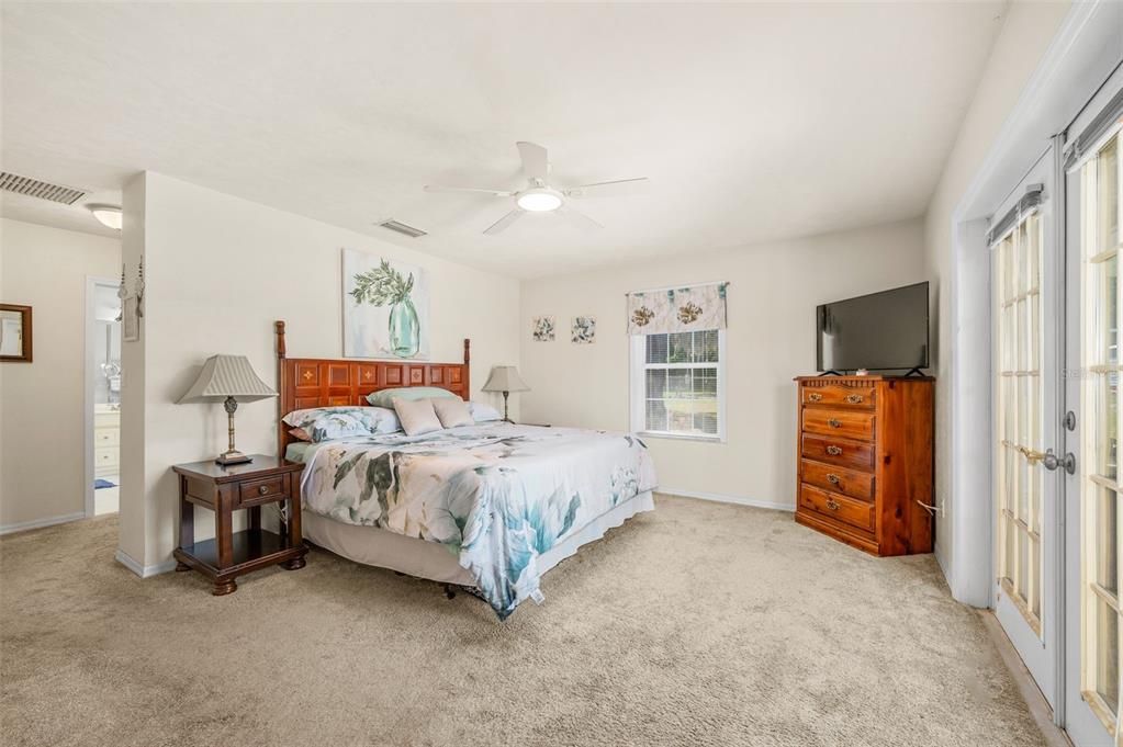For Sale: $650,000 (3 beds, 4 baths, 2272 Square Feet)