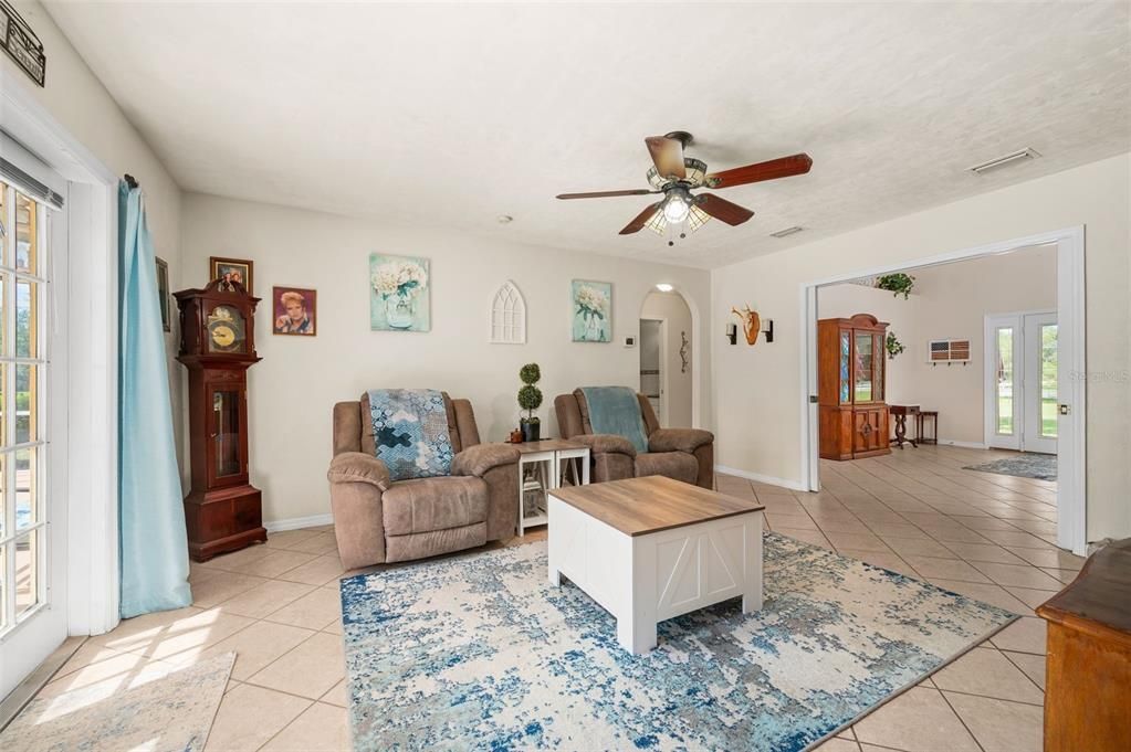 For Sale: $650,000 (3 beds, 4 baths, 2272 Square Feet)