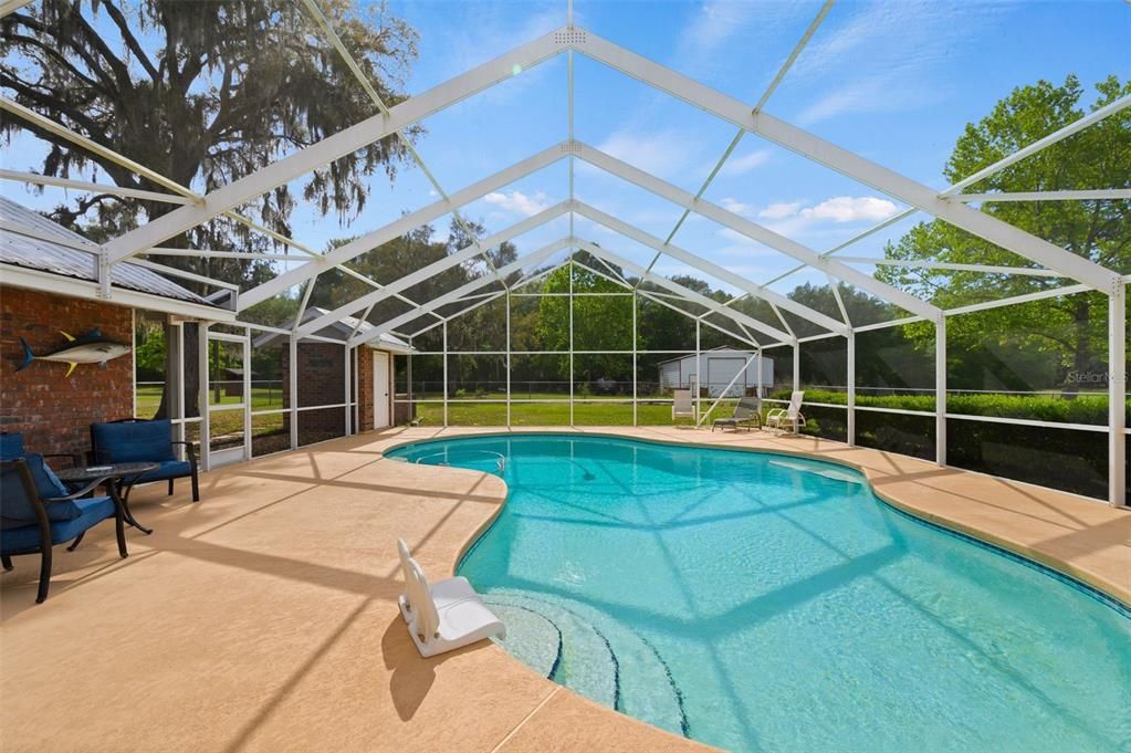 For Sale: $650,000 (3 beds, 4 baths, 2272 Square Feet)