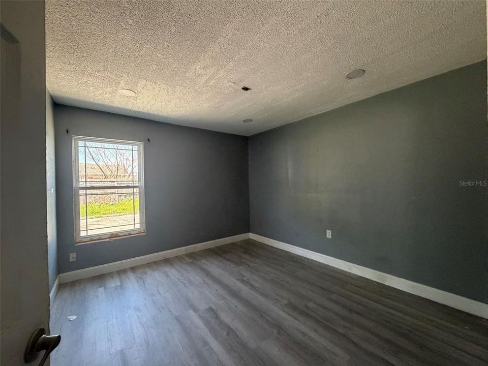 Active With Contract: $199,000 (4 beds, 2 baths, 1712 Square Feet)
