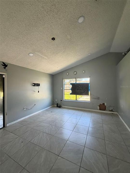 Active With Contract: $199,000 (4 beds, 2 baths, 1712 Square Feet)