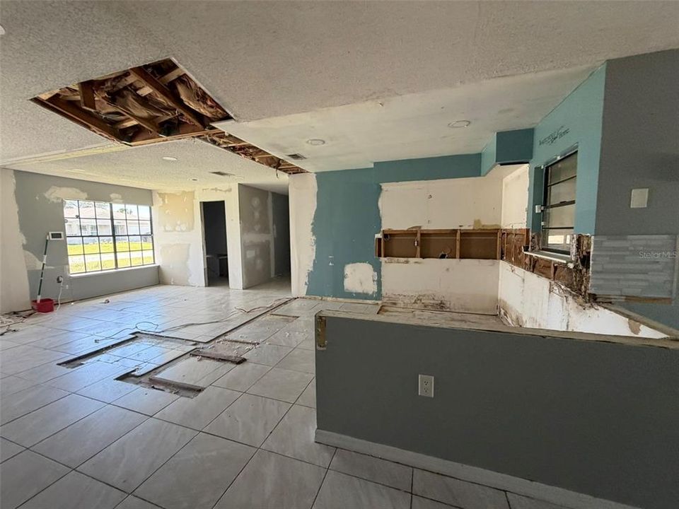 Active With Contract: $199,000 (4 beds, 2 baths, 1712 Square Feet)
