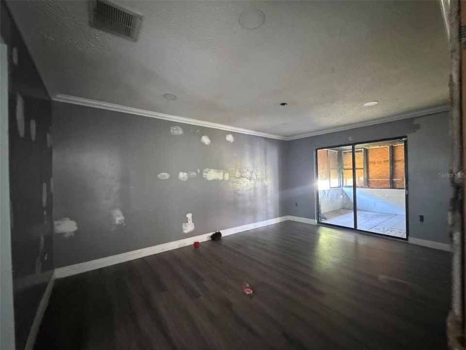 Active With Contract: $199,000 (4 beds, 2 baths, 1712 Square Feet)