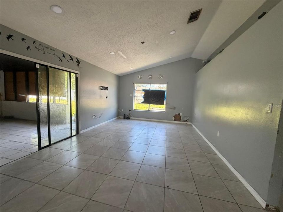 Active With Contract: $199,000 (4 beds, 2 baths, 1712 Square Feet)