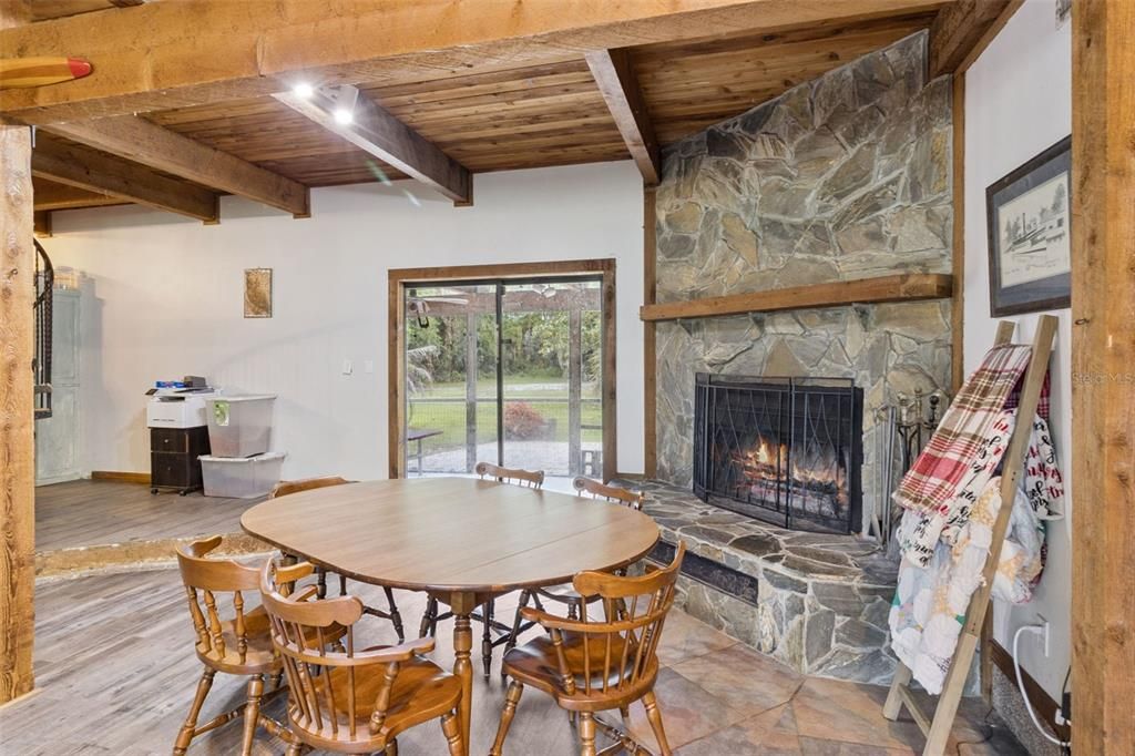 En Venta: $430,000 (5 camas, 3 baños, 2443 Pies cuadrados)
