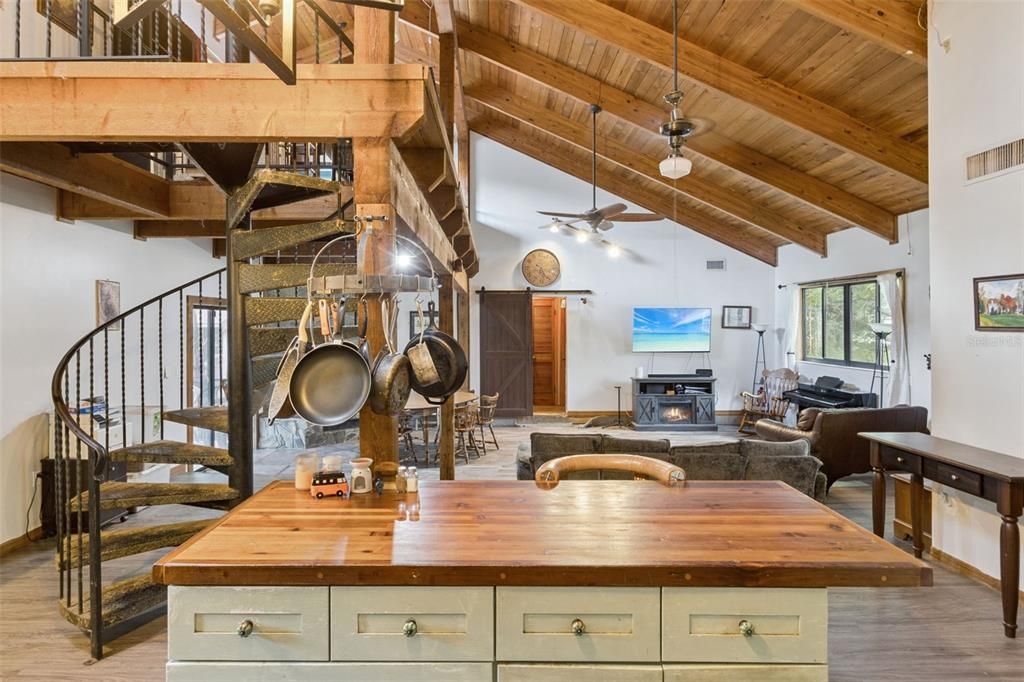 En Venta: $430,000 (5 camas, 3 baños, 2443 Pies cuadrados)