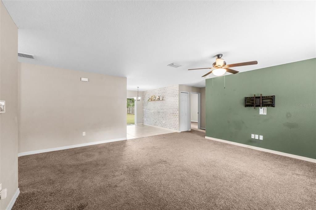Active With Contract: $225,000 (3 beds, 2 baths, 1332 Square Feet)