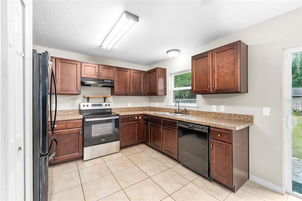 Active With Contract: $225,000 (3 beds, 2 baths, 1332 Square Feet)