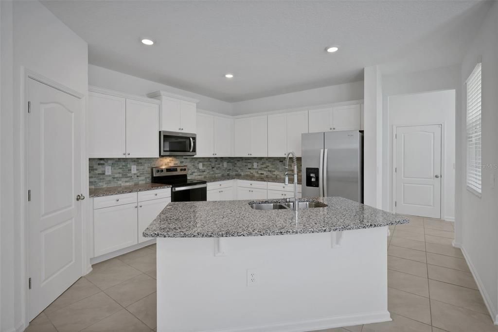 Active With Contract: $295,000 (3 beds, 2 baths, 1795 Square Feet)