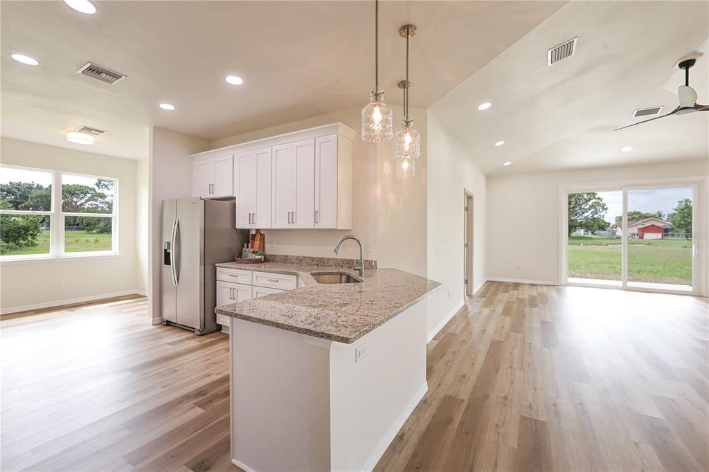 For Sale: $369,000 (3 beds, 2 baths, 1711 Square Feet)