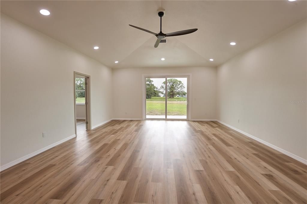 For Sale: $369,000 (3 beds, 2 baths, 1711 Square Feet)
