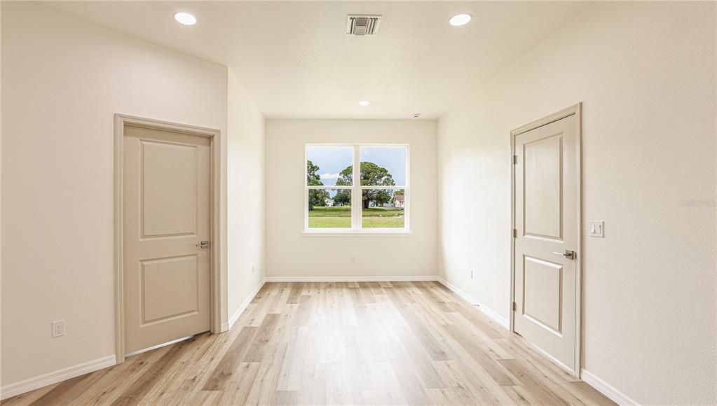 For Sale: $369,000 (3 beds, 2 baths, 1711 Square Feet)