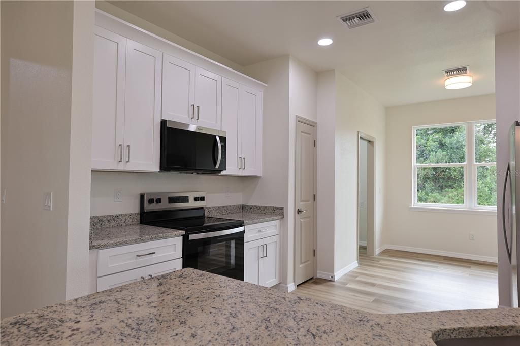 For Sale: $369,000 (3 beds, 2 baths, 1711 Square Feet)
