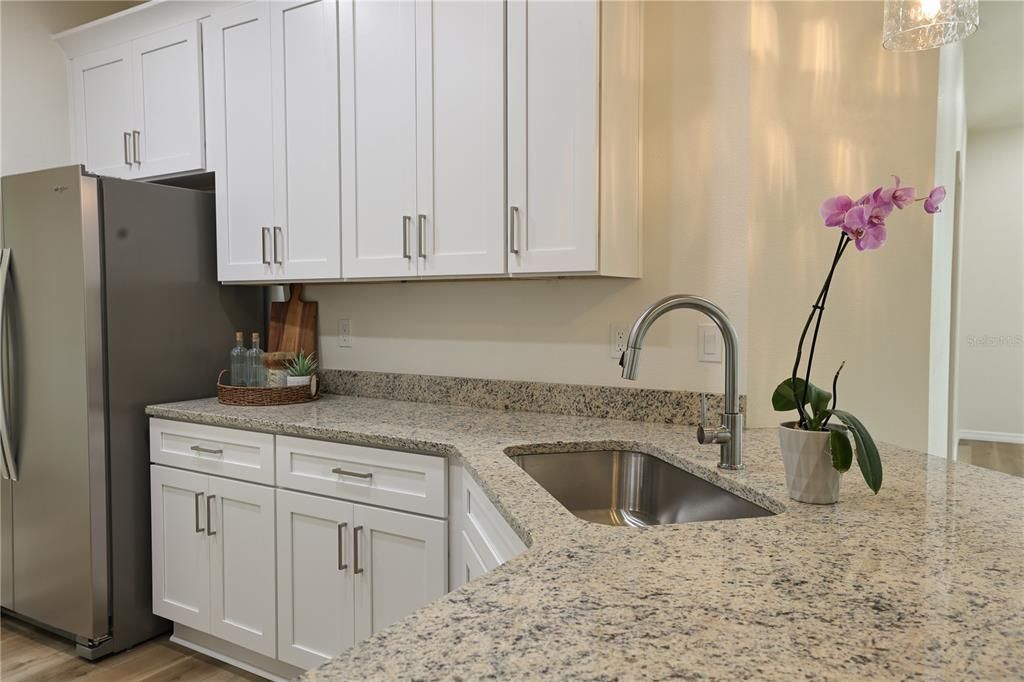 For Sale: $369,000 (3 beds, 2 baths, 1711 Square Feet)