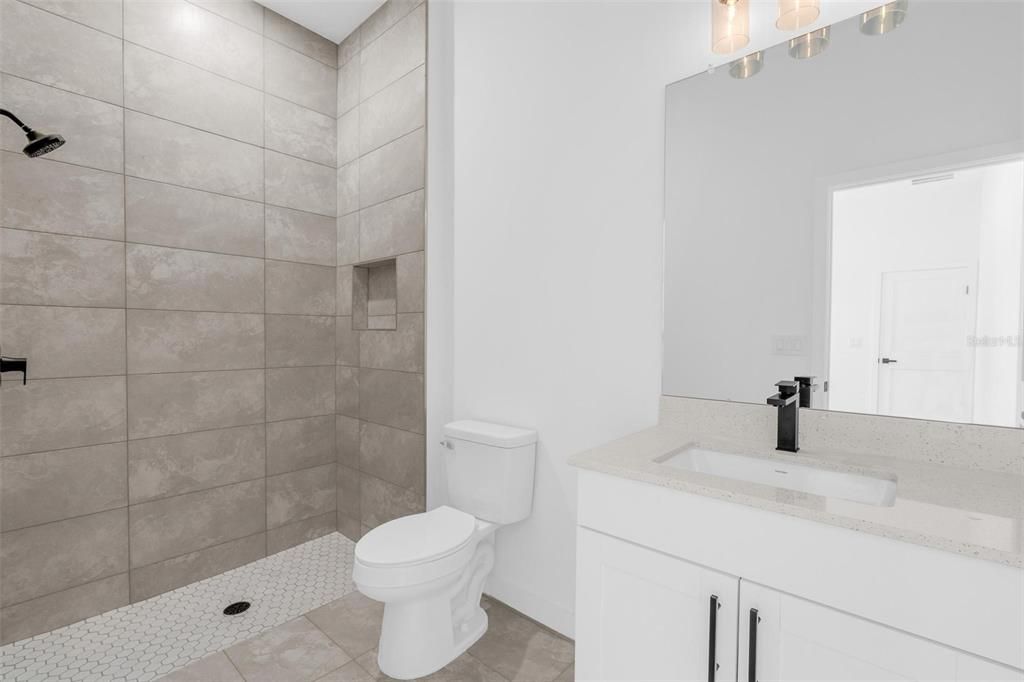 En Venta: $315,000 (4 camas, 3 baños, 1870 Pies cuadrados)