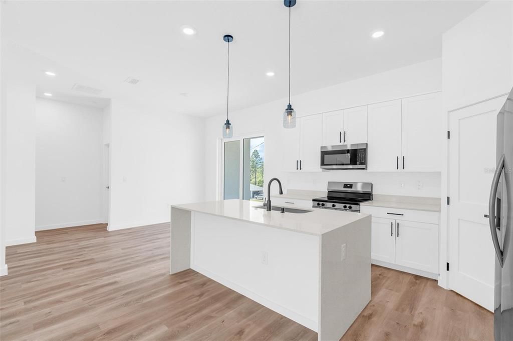 En Venta: $315,000 (4 camas, 3 baños, 1870 Pies cuadrados)
