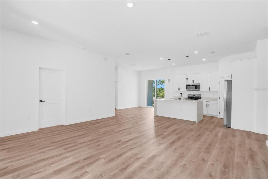 En Venta: $315,000 (4 camas, 3 baños, 1870 Pies cuadrados)