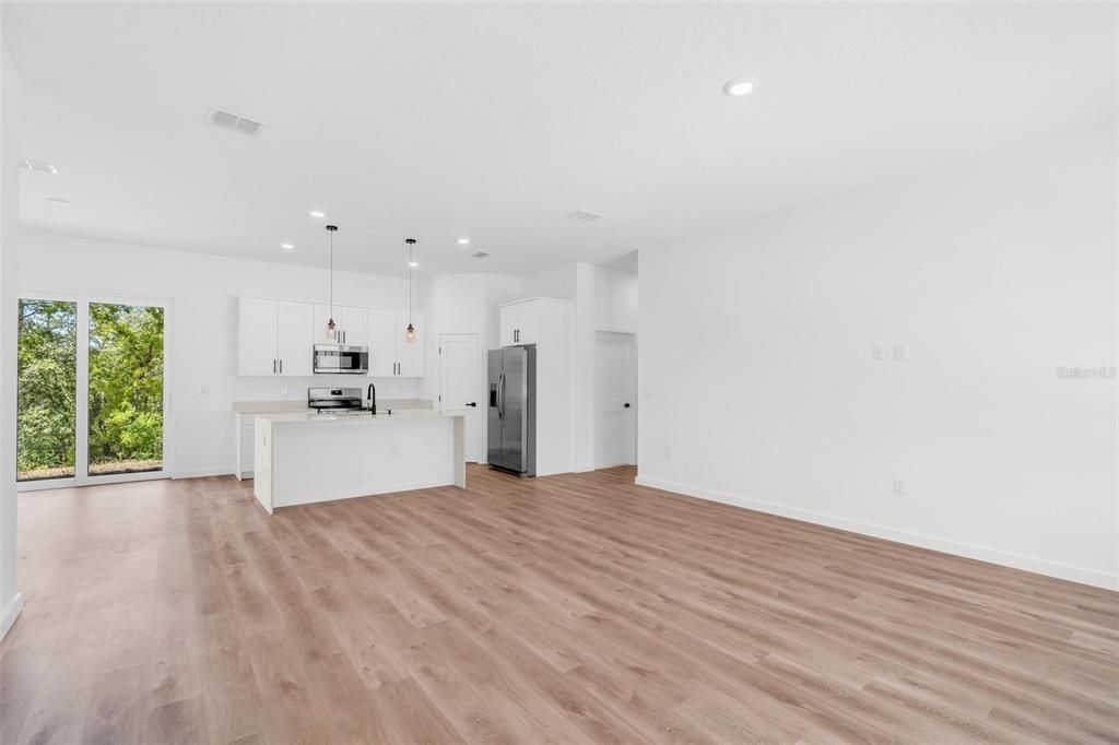 En Venta: $315,000 (4 camas, 3 baños, 1870 Pies cuadrados)