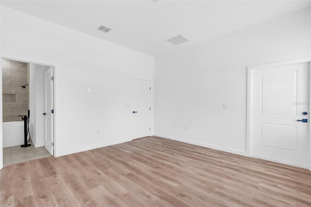 En Venta: $315,000 (4 camas, 3 baños, 1870 Pies cuadrados)