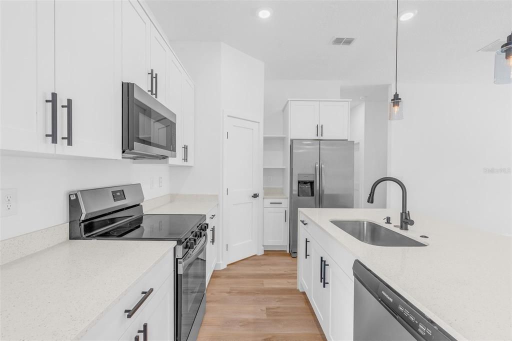 En Venta: $315,000 (4 camas, 3 baños, 1870 Pies cuadrados)