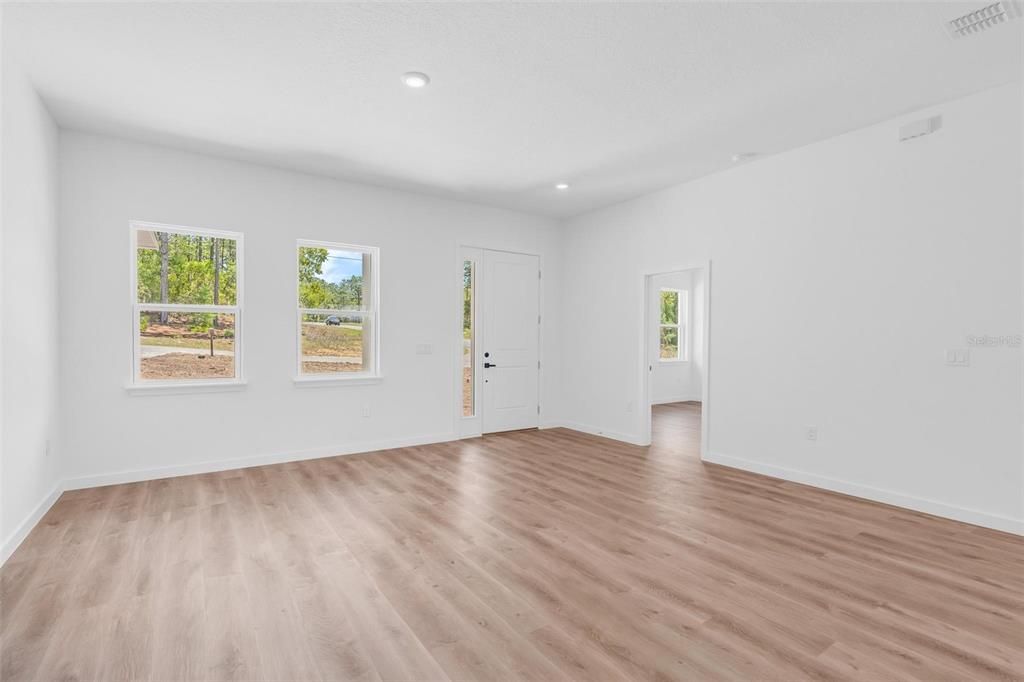 En Venta: $315,000 (4 camas, 3 baños, 1870 Pies cuadrados)