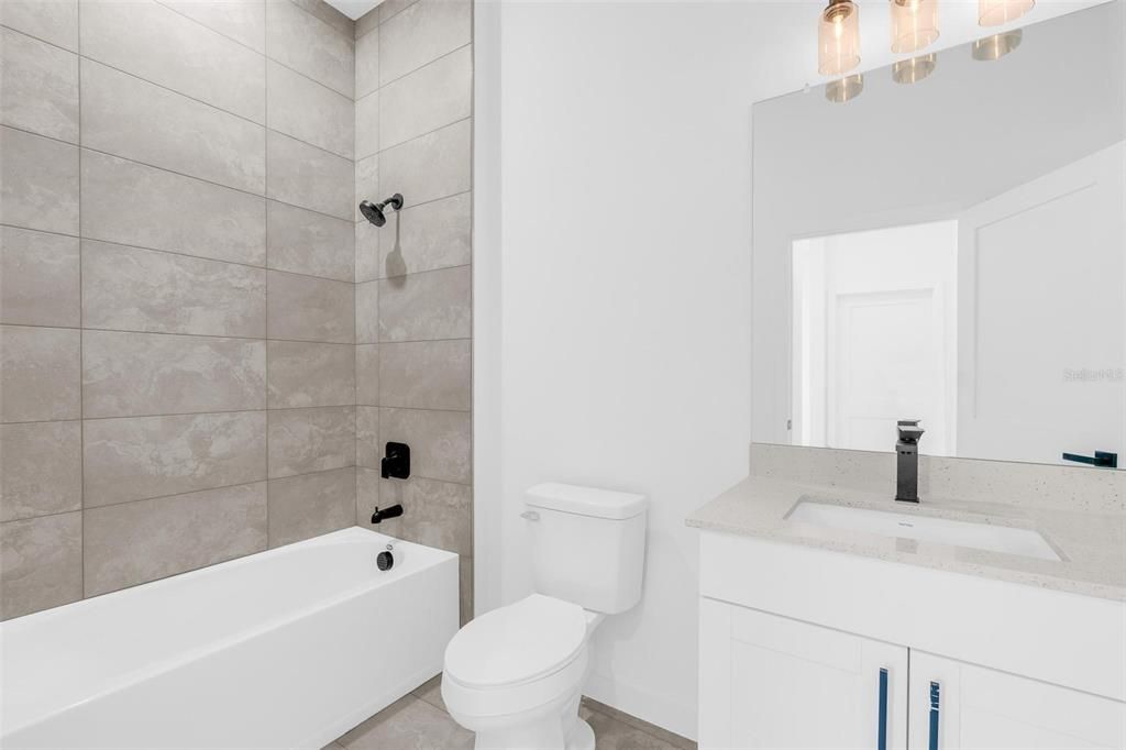 En Venta: $315,000 (4 camas, 3 baños, 1870 Pies cuadrados)