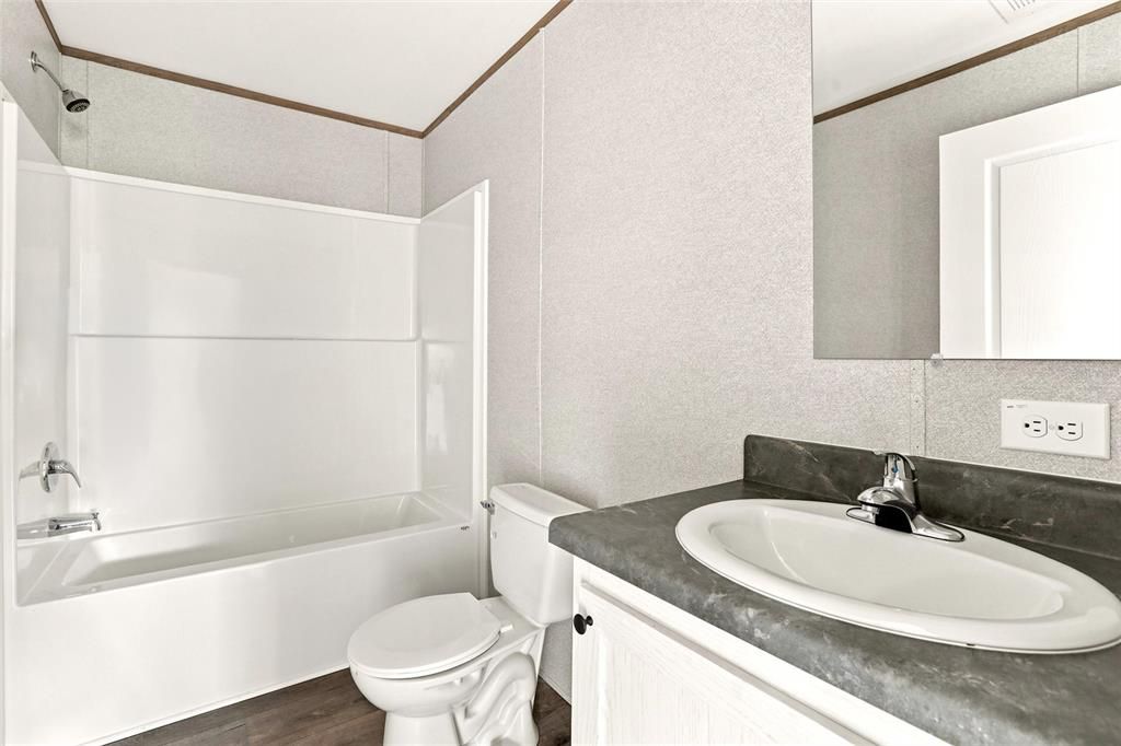 En Venta: $230,000 (4 camas, 2 baños, 1813 Pies cuadrados)