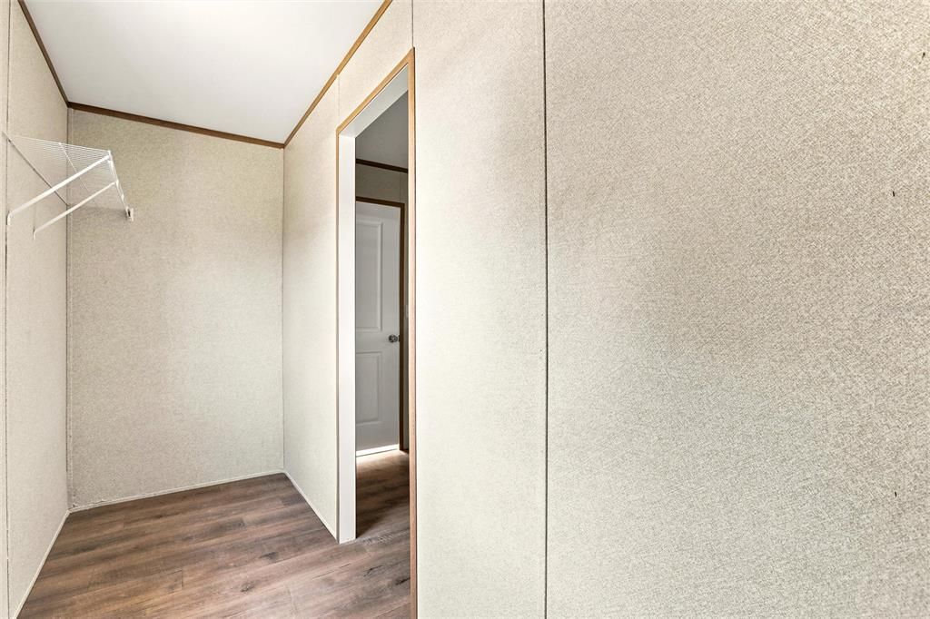 En Venta: $230,000 (4 camas, 2 baños, 1813 Pies cuadrados)