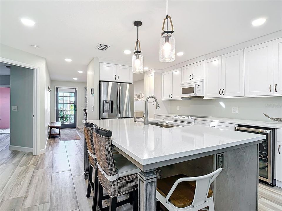 For Sale: $355,000 (2 beds, 2 baths, 1309 Square Feet)
