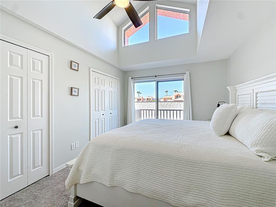 For Sale: $355,000 (2 beds, 2 baths, 1309 Square Feet)