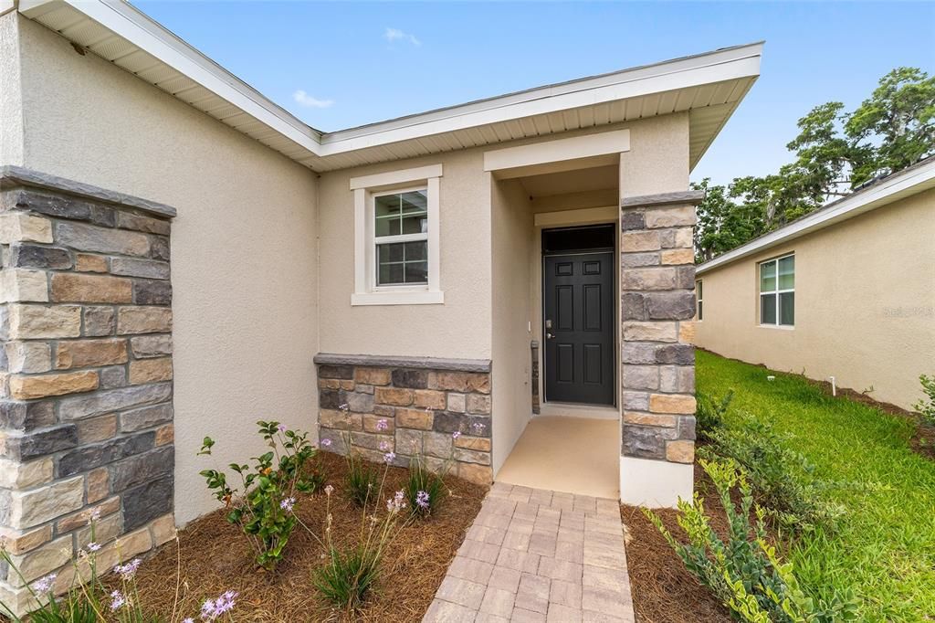 For Rent: $2,300 (3 beds, 2 baths, 1505 Square Feet)
