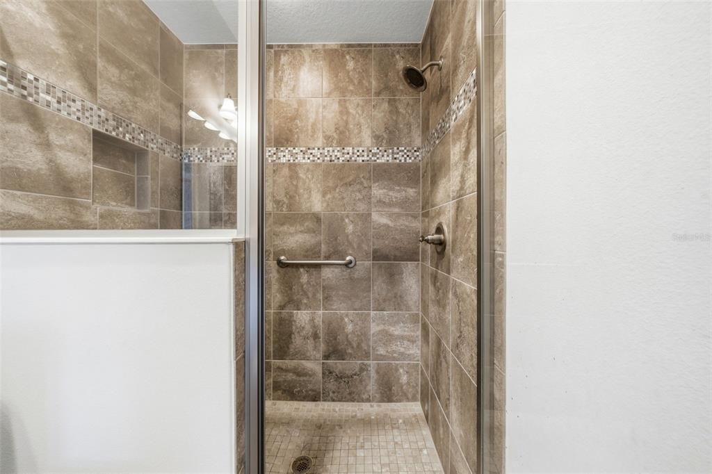 En Venta: $729,000 (3 camas, 2 baños, 2103 Pies cuadrados)