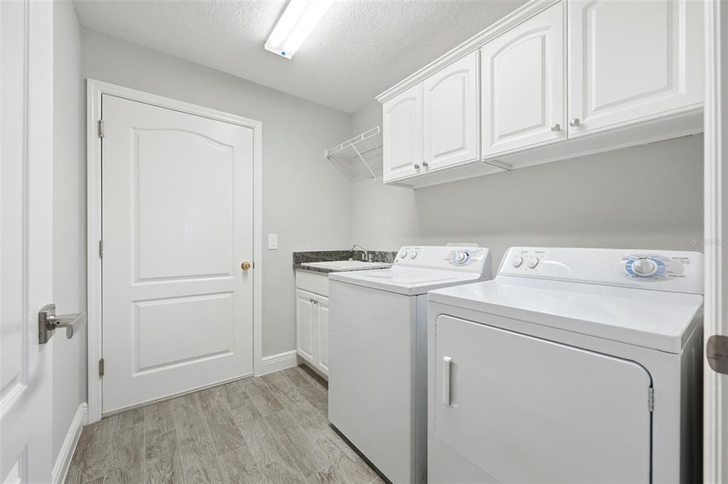 En Venta: $729,000 (3 camas, 2 baños, 2103 Pies cuadrados)