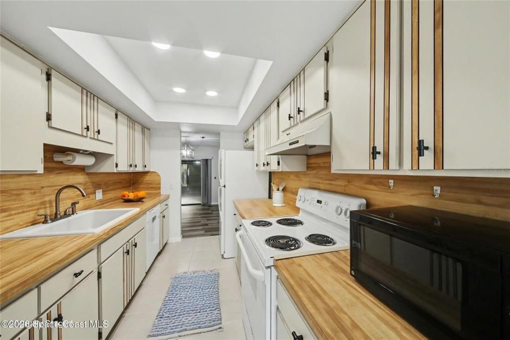 Под контрактом: $219,000 (3 спален, 2 ванн, 1858 Квадратных фут)