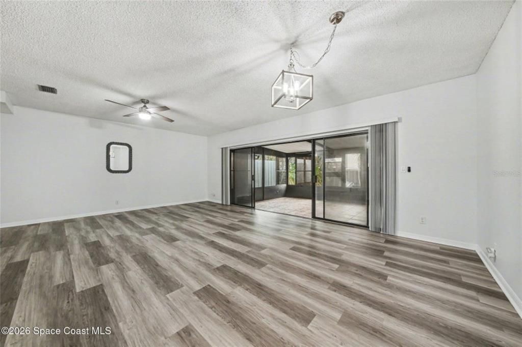 Под контрактом: $219,000 (3 спален, 2 ванн, 1858 Квадратных фут)