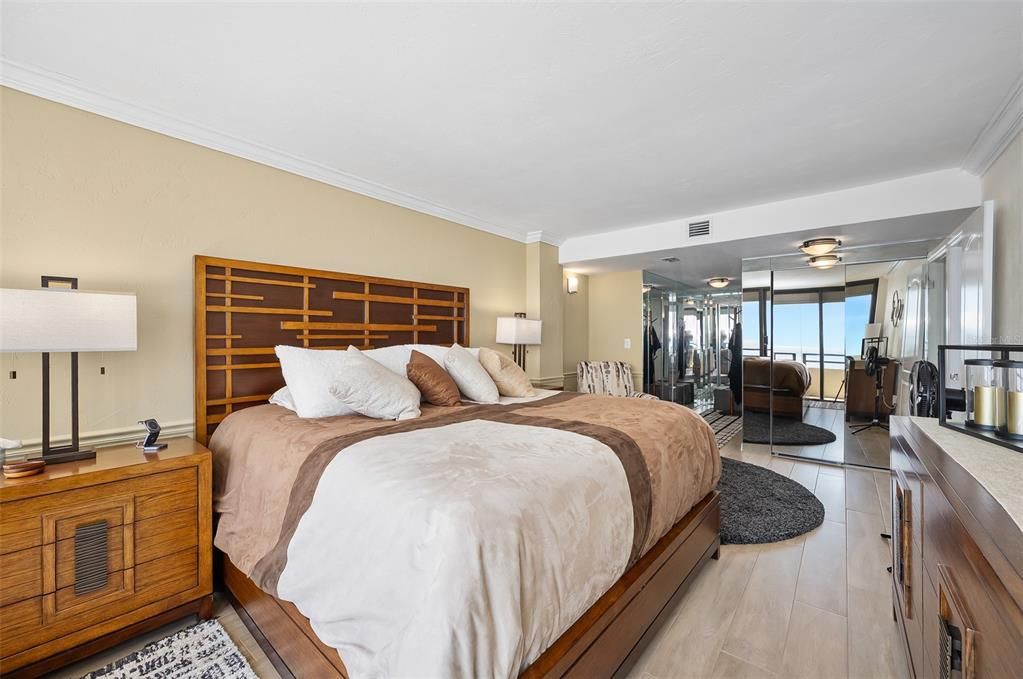 For Sale: $540,000 (2 beds, 2 baths, 1360 Square Feet)