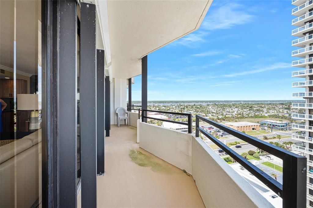 For Sale: $540,000 (2 beds, 2 baths, 1360 Square Feet)