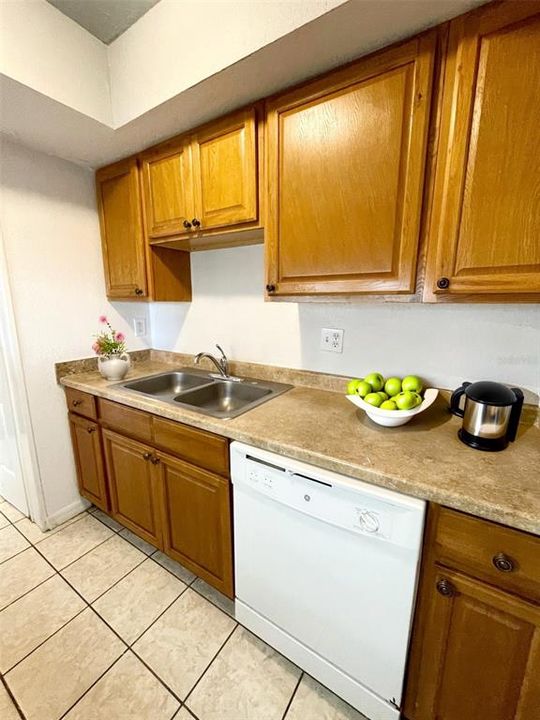 For Rent: $1,445 (2 beds, 2 baths, 955 Square Feet)