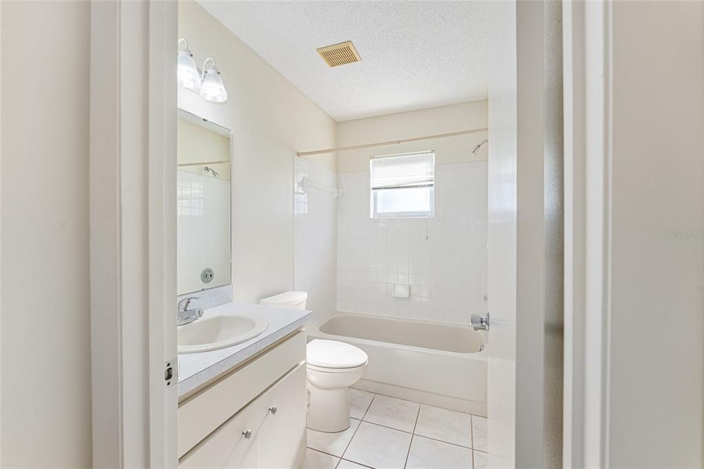 Active With Contract: $169,900 (2 beds, 2 baths, 1571 Square Feet)