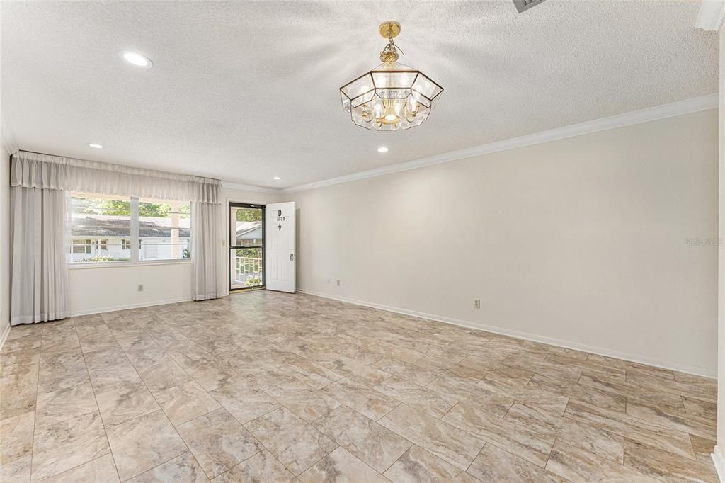 Active With Contract: $169,900 (2 beds, 2 baths, 1571 Square Feet)
