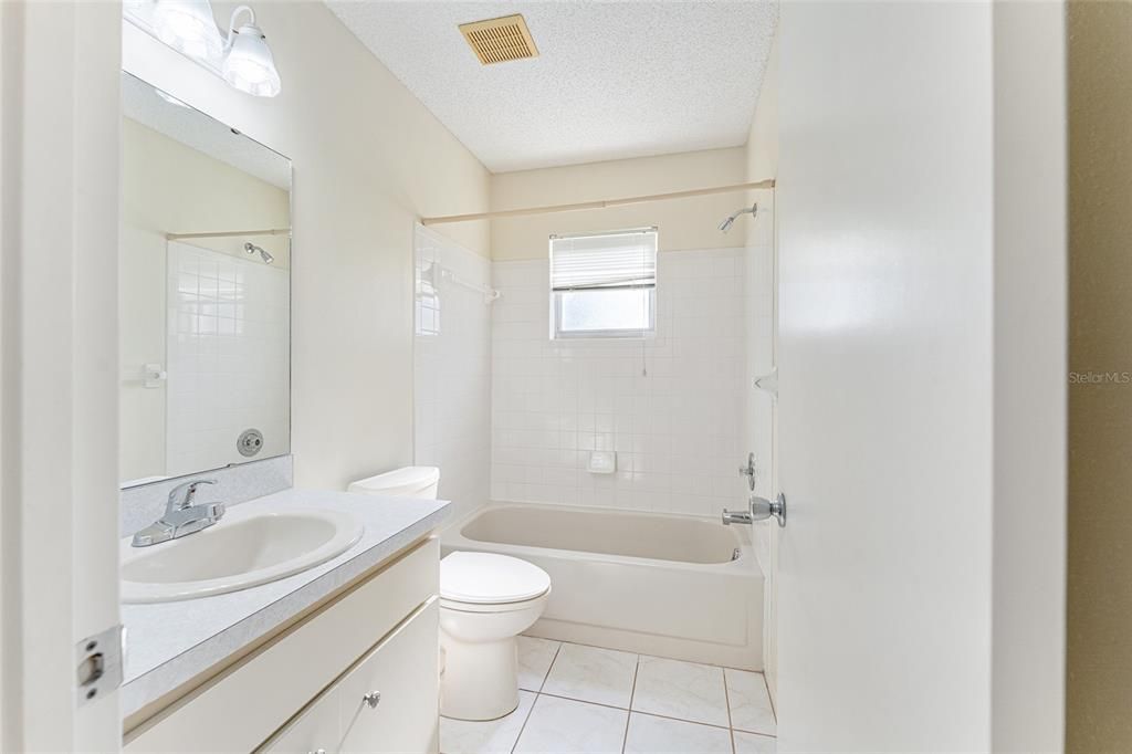 Active With Contract: $169,900 (2 beds, 2 baths, 1571 Square Feet)