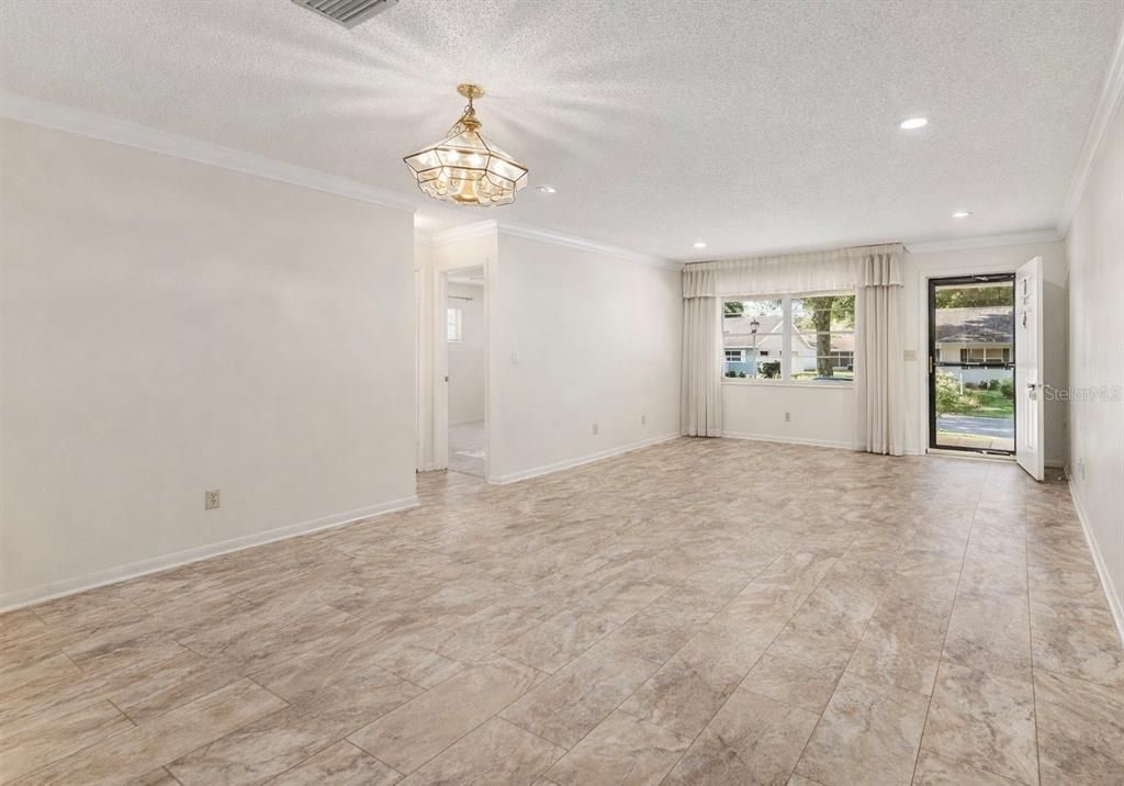 Active With Contract: $169,900 (2 beds, 2 baths, 1571 Square Feet)
