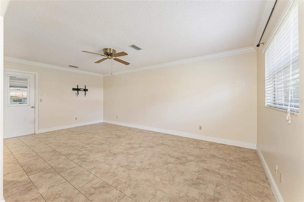 Active With Contract: $169,900 (2 beds, 2 baths, 1571 Square Feet)